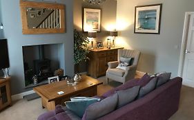 Cosy House Set In Historic Town Of Clitheroe
